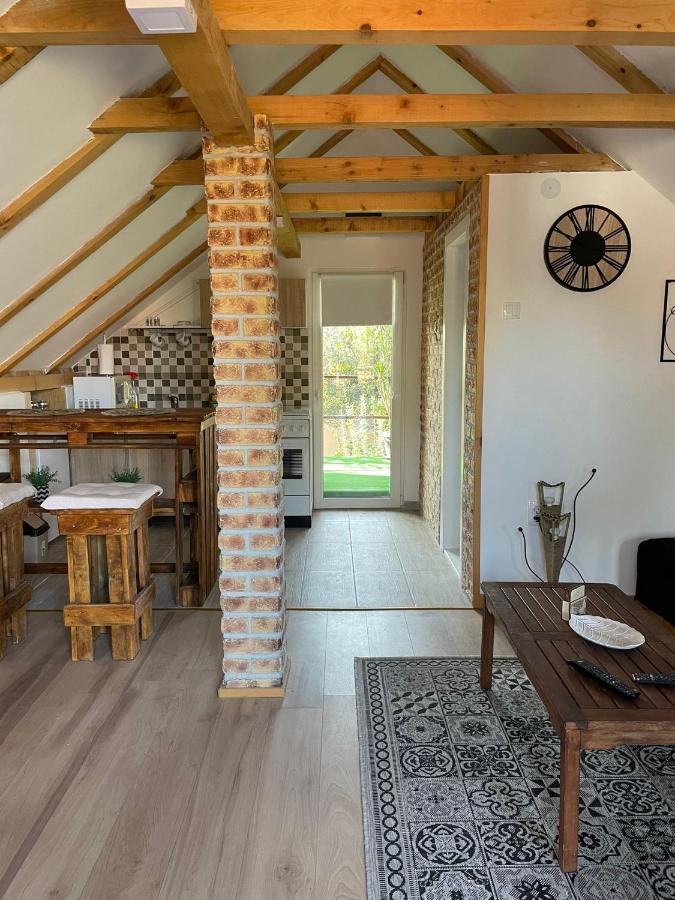 Apartmani Marija Zemun Zemun Polje Экстерьер фото