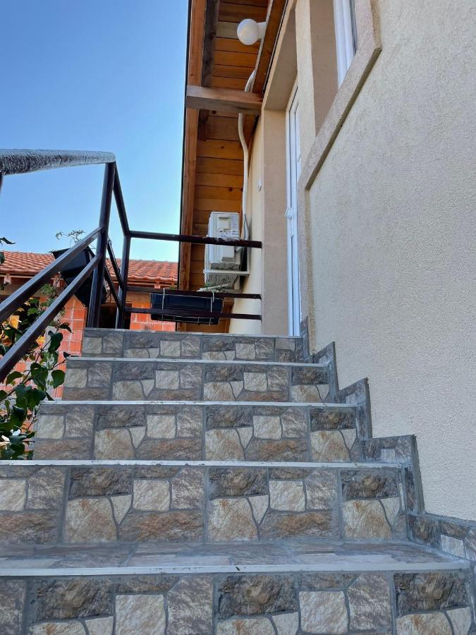 Apartmani Marija Zemun Zemun Polje Экстерьер фото