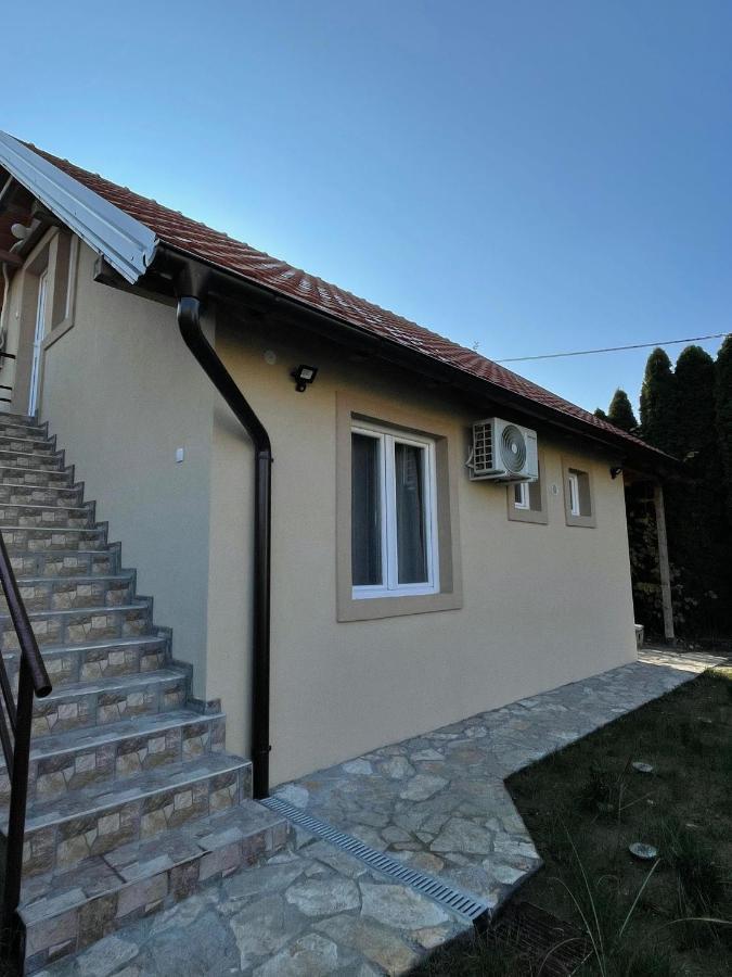Apartmani Marija Zemun Zemun Polje Экстерьер фото